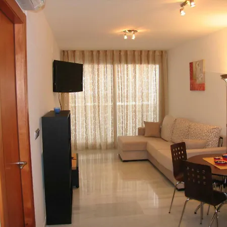 Elegance Overlooking The Pool Apartamento Benidorm